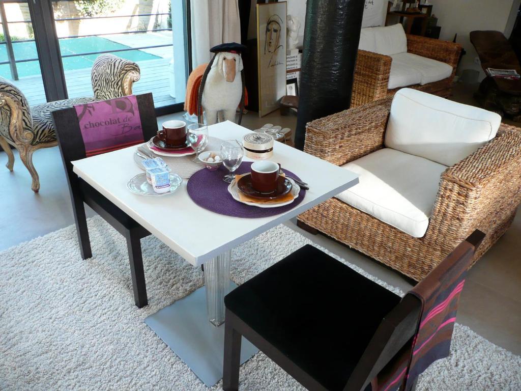 Chambre D'hotes Le Poteau Rose Couette-café Bayonne